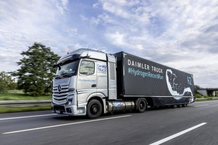 Un camión a hidrógeno de Mercedes-Benz recorrió más de 1.000 kilómetros