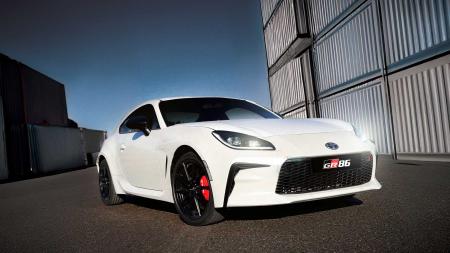 Llegó al país la renovada Toyota GR86