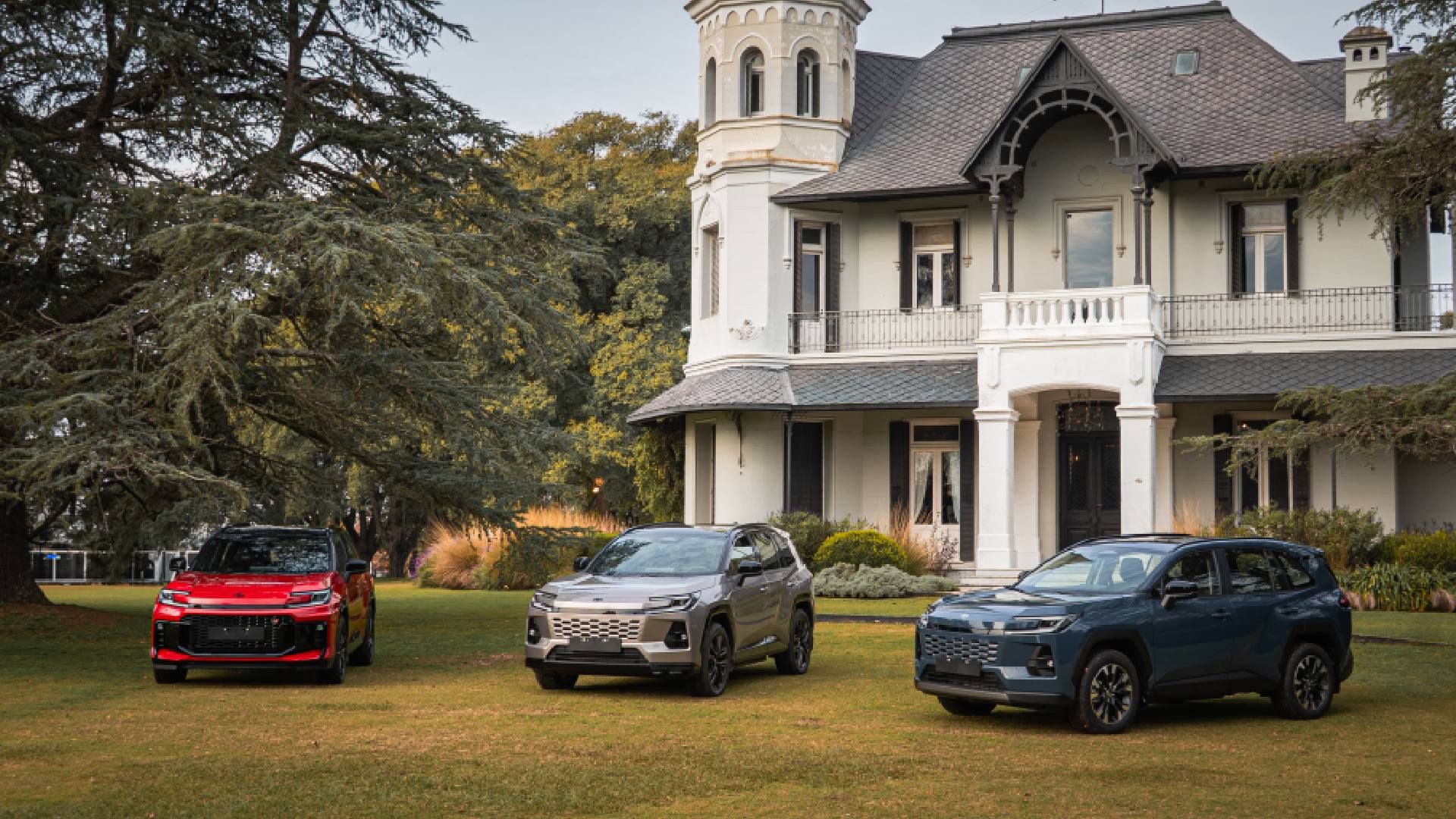 Toyota presentó nuevos modelos electrificados: Renovado RAV4 y el inédito bZ4X  